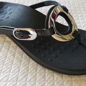 NIB Vionic Karina sandal